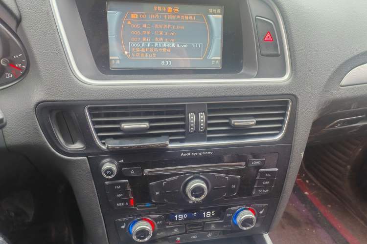 Used Audi Q5 2017 40 TFSI Technology Edition Audio And AC Panel