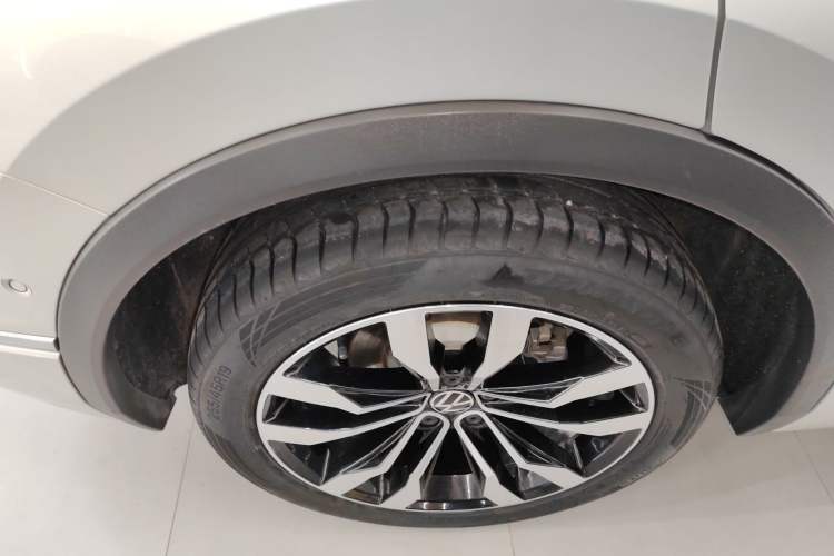 Used Volkswagen Tiguan L 2021 330TSI Automatic Two-Wheel Drive R-Line Enhanced Edition Exterior 5