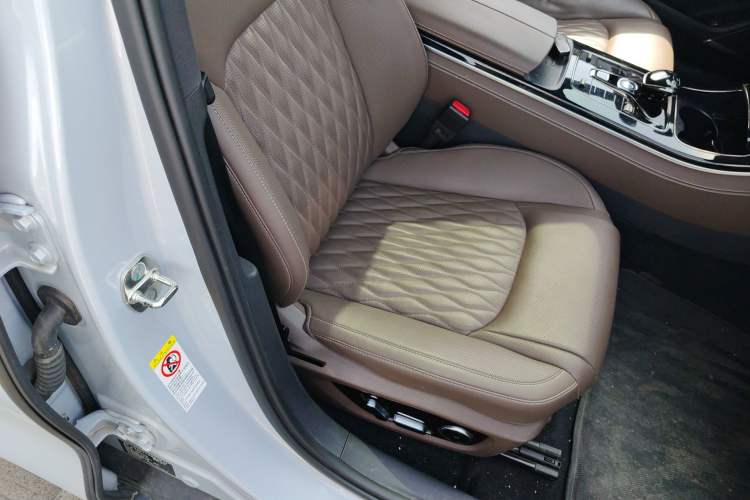 Used BYD Han 2024 EV Glory Edition 506KM Front-Wheel-Drive Premium Model Right Front Seat