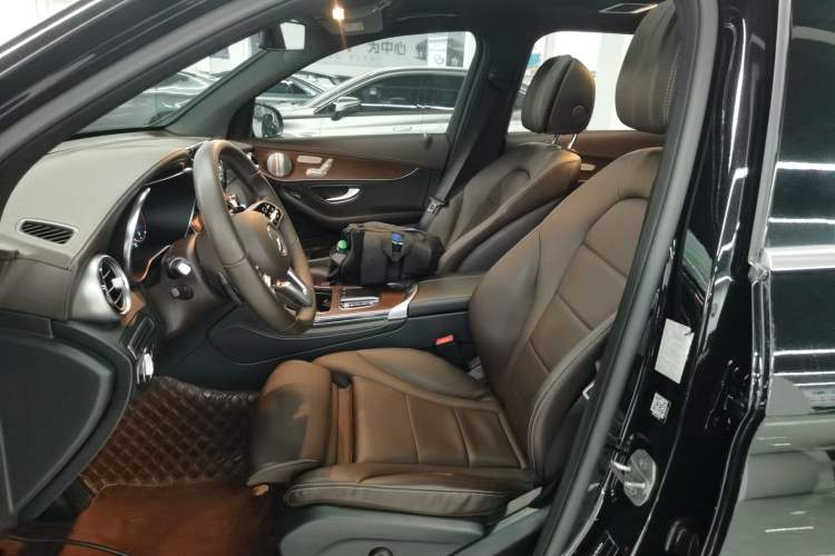 Used Mercedes-Benz GLC 2021 GLC 300 L 4MATIC Dynamic Model Left Front Seat