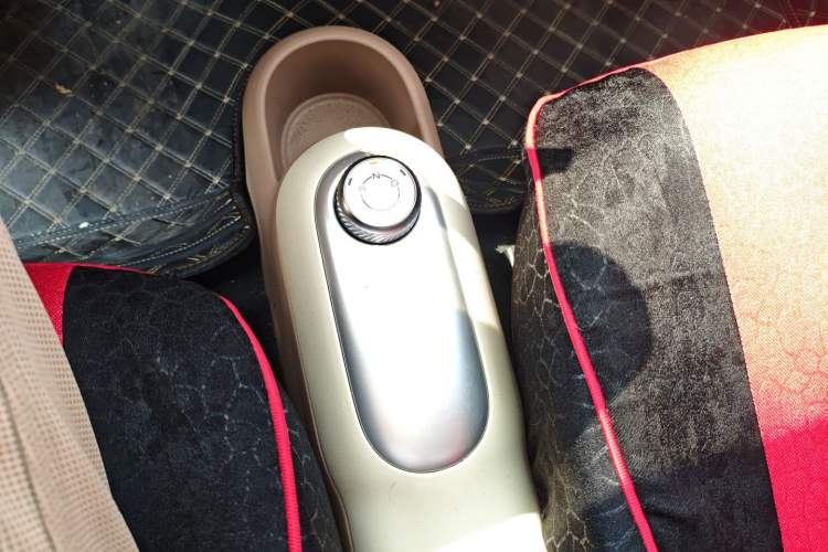 Used Wuling Hongguang MINIEV 2025 Four-Door Version Advanced Edition Gear Lever