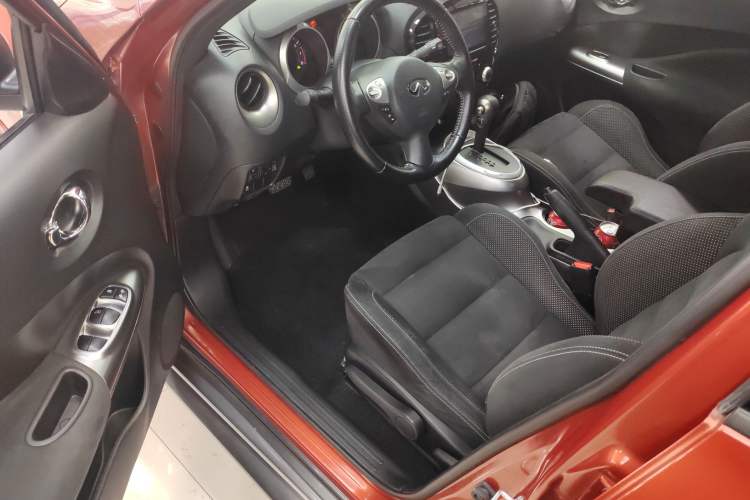 Used Infiniti ESQ 2014 1.6L Spontaneous Edition