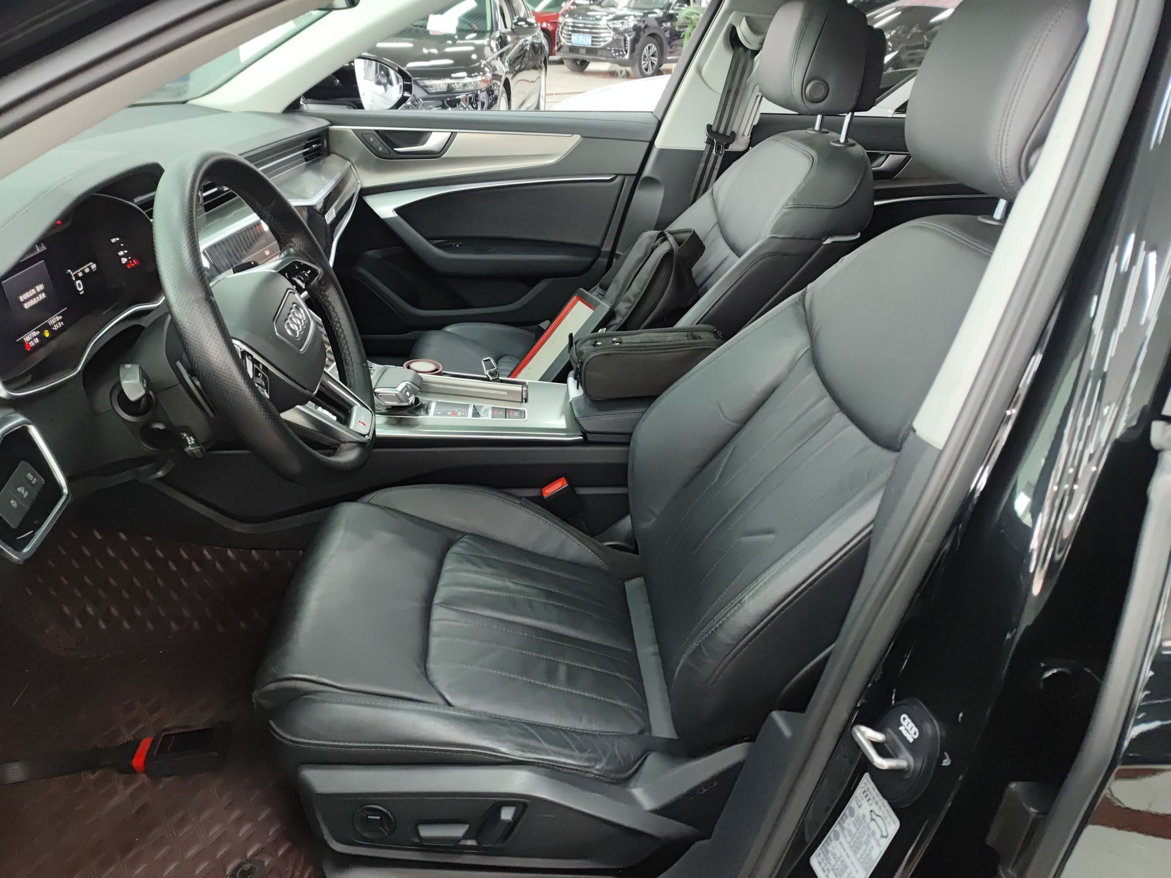 Переднее сиденье в автомобиле