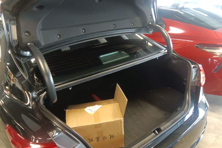 Used Toyota Camry 2026 Model Dual-Engine 2.0HSE Sport Lite Edition