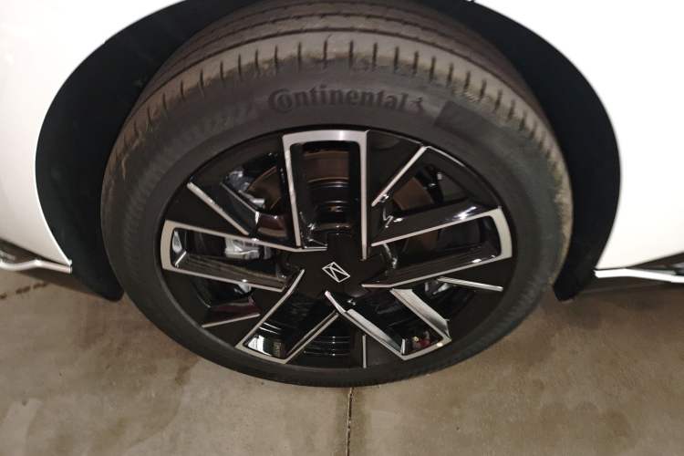 Used Avatr 06 2025 Max All-Electric Version