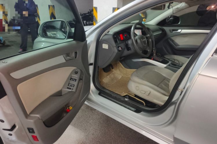 Used Audi A4L 2012 2.0 TFSI automatic standard version