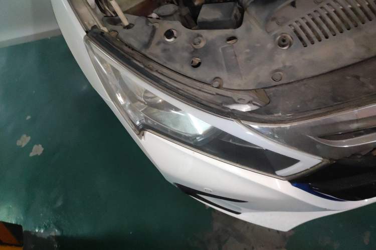 Used BYD Qin New Energy 2015 1.5T Dual-Crown Flagship Plus Edition Right Front Headlight