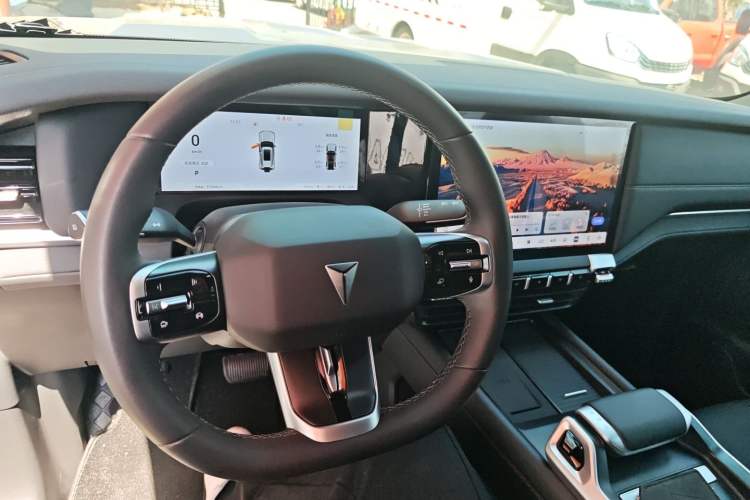 Used Deepal G318 2024 Four-Wheel Drive Comfort Edition Center Console