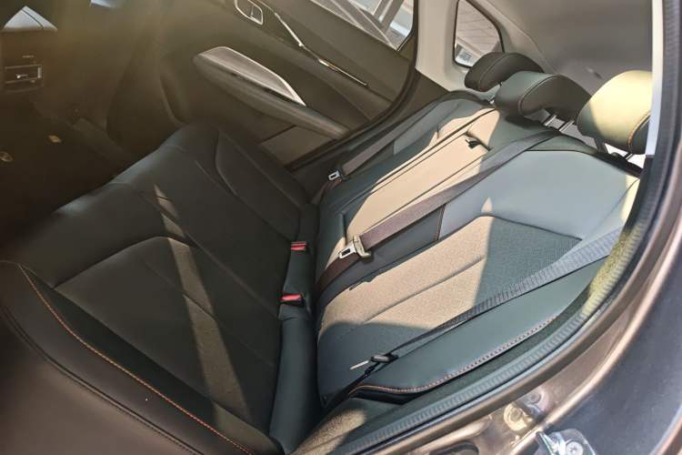 Used CHANGAN OSHAN Z6 2023 Blue Whale 1.5T DCT Smart-Led City Edition