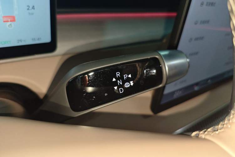 Used XPeng X9 2025 740 Ultra-Long Range Max Gear Lever