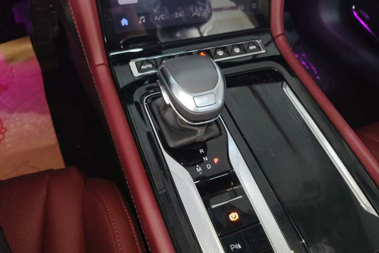 Used Hongqi H5 2024 2.0T Automatic Smart Connect Flagship Edition
