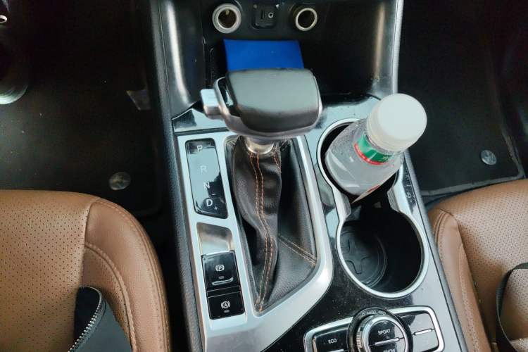 Used CHANGAN CS95 2017 2.0T Four-Wheel Drive SmartDrive Edition Gear Lever