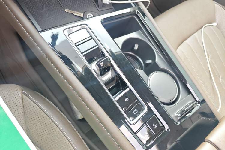 Used Volkswagen Viloran 2022 380TSI Luxury Edition Gear Lever