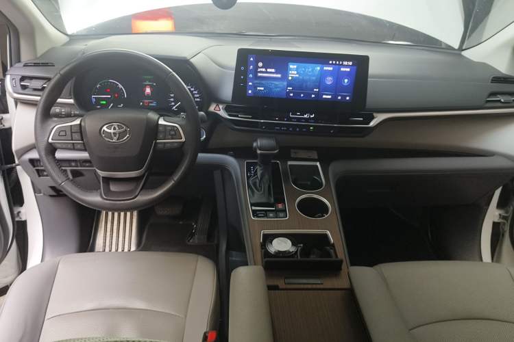 Used Toyota Granvia 2022 2.5L Hybrid Premium Edition Center Console