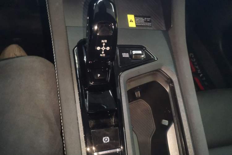 Used Lynk & Co 03 2023 1.5TD DCT JingPro Gear Lever