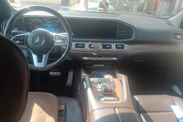 Used Mercedes-Benz GLS  Center Console