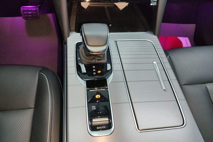 Used Hongqi HS7 PHEV 2024 2.0T PHEV Four-Wheel Drive Flagship Edition 6 Seats
