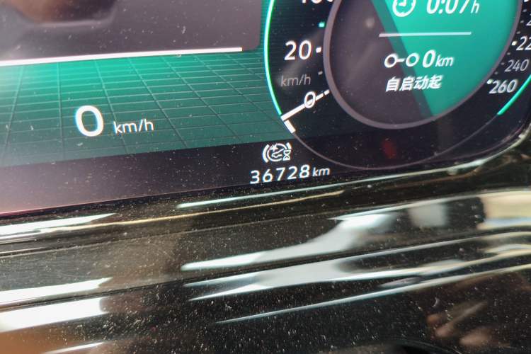 Used Volkswagen Golf 2021 280TSI DSG R-Line Odometer Close Up