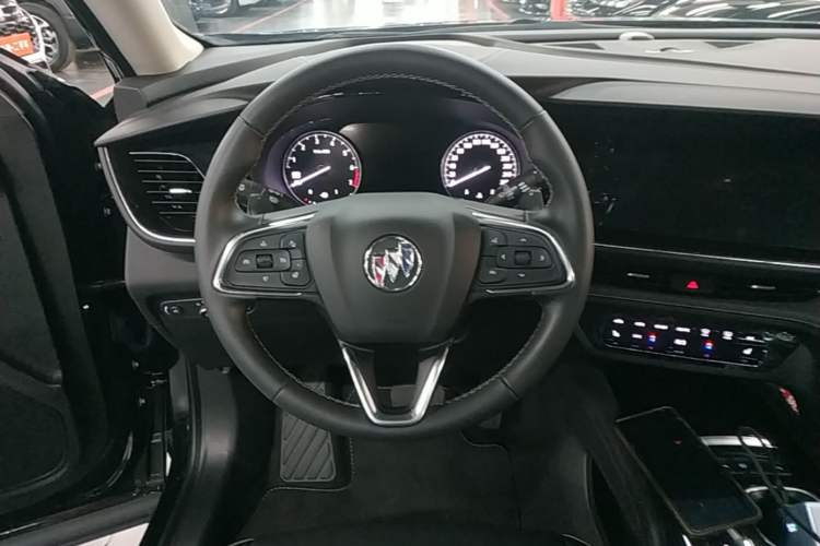 Used Buick Envision 2023 Encore Plus 652T Five-Seat All-Wheel-Drive Luxury Model
