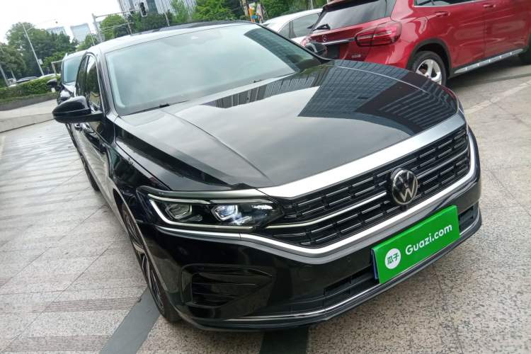 Used Volkswagen Passat 2024 380TSI Dragon Glory Edition Front Right 45 Deg