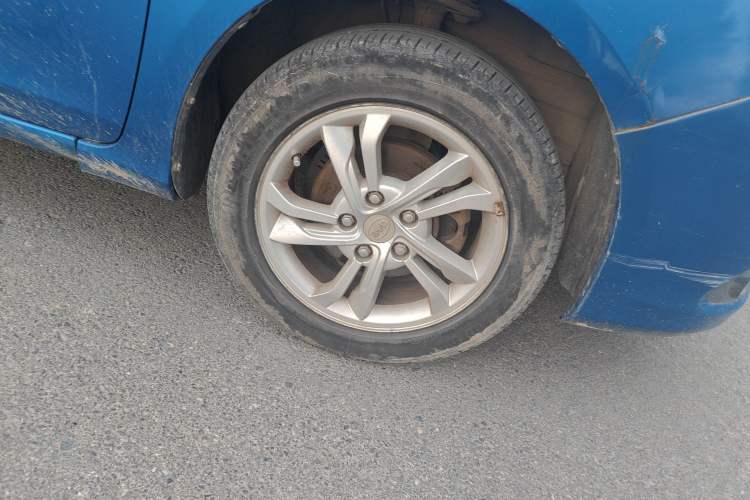 Used BYD Surui 2014 1.5L Manual Luxury Model Right Front Wheel Hub