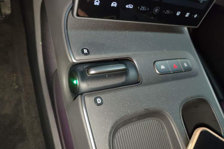 Used Nio ET5T 2024 75kWh Touring Gear Lever