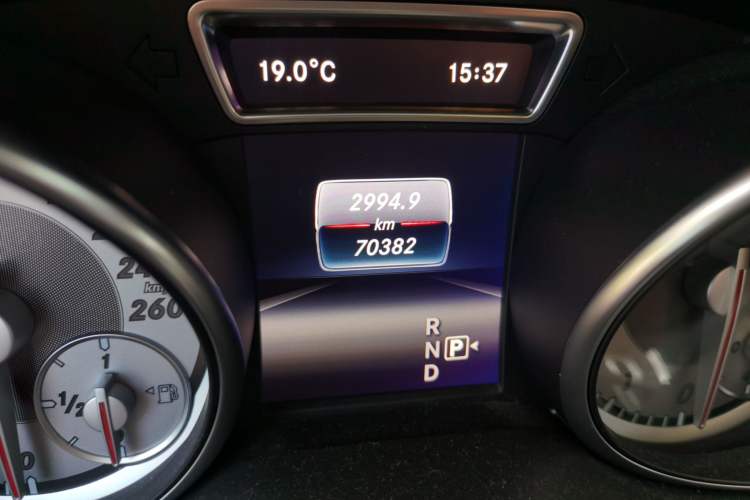 Used Mercedes-Benz GLA 2016 GLA 200 Sport Edition Odometer Close Up