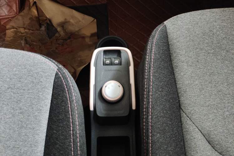 Used Chery QQ Ice Cream 2022 120km Conical Shape Lithium Iron Phosphate
