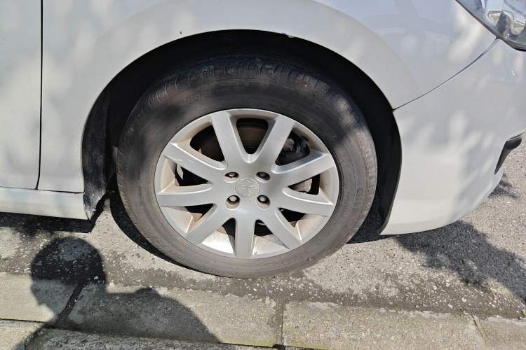 Used Peugeot 308 2014 Enjoy Edition Classic 1.6L Manual YouShang Model Right Front Wheel Hub