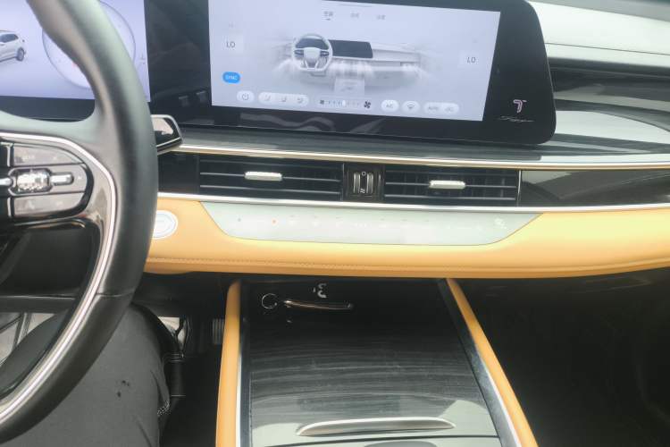 Used Chery Tiggo 8 PRO 2022 390T Two-Wheel Drive Vast Edition 5 Seats Audio And AC Panel