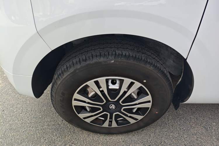 Used SAIC MAXUS Dana V1 2025 Low-Roof Multi-Function Version 50 kWh
