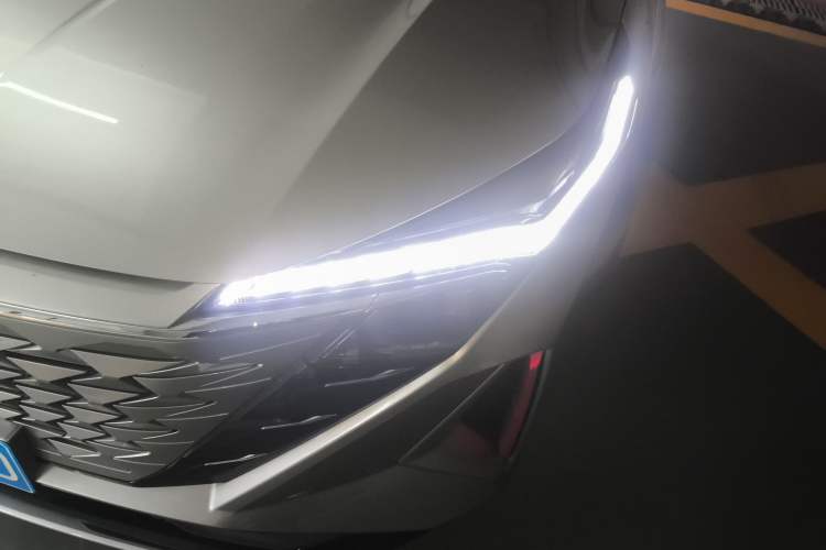 Used CHANGAN OSHAN Z6 2023 Blue Whale 1.5T DCT Smart Edition Left Front Headlight