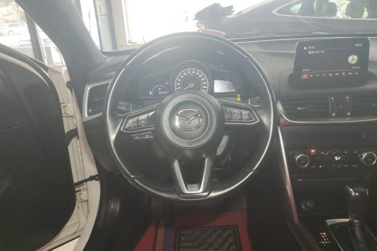 Used Mazda CX-4 2018 2.0L Automatic Two-Wheel Drive Blue Sky Premium Upgrade Version China V Standard Steering Wheel