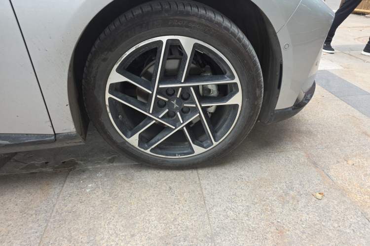 Used XPeng P7+ 2024 Long-Range Max Right Front Wheel Hub