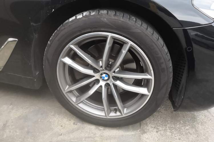 Used BMW 5 Series 2019 525Li M Sport Package Right Front Wheel Hub