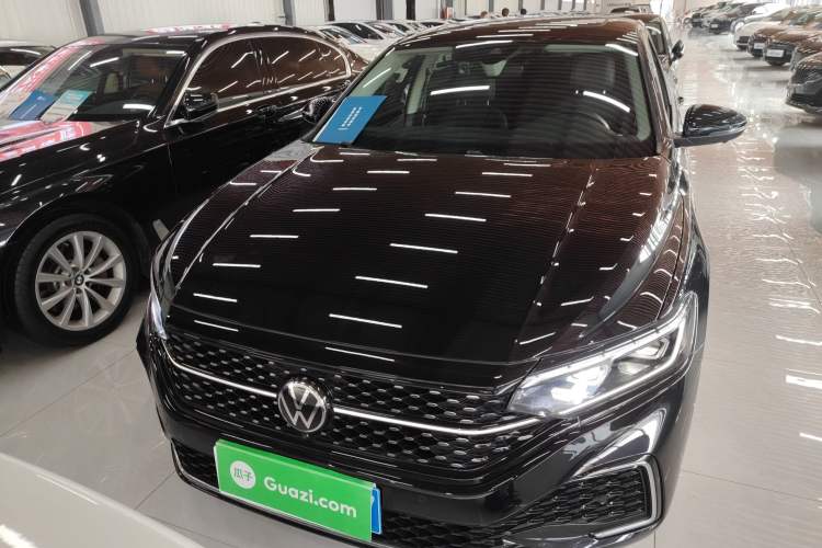 Used Volkswagen Passat 2023 330TSI Starry Luxury Edition Front