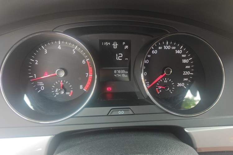 Used Volkswagen Lamando 2017 230TSI DSG Fashion Edition Odometer Close Up