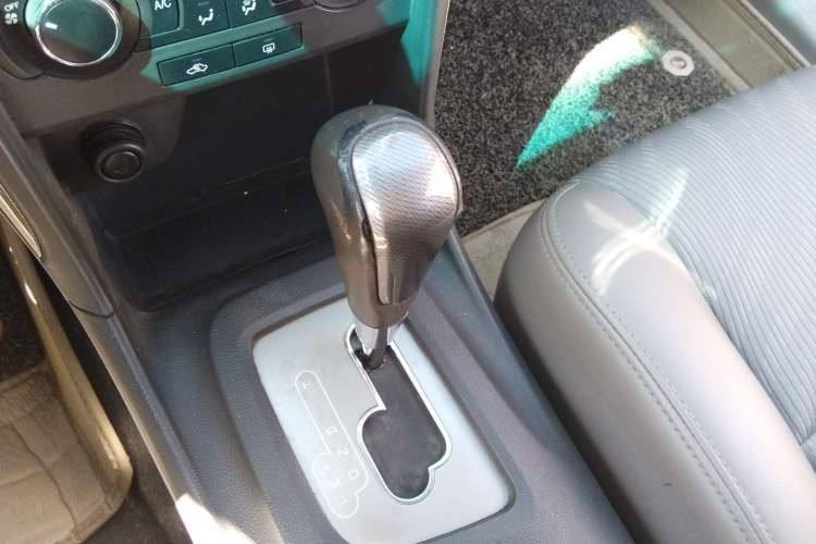 Used Chevrolet Epica 2013 1.8 SE Comfort Edition AT Gear Lever