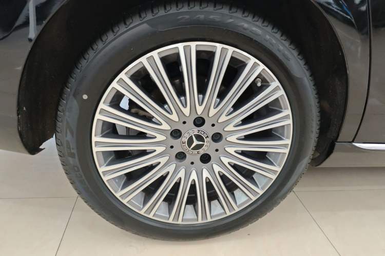 Used Mercedes-Benz E-Class 2023 Updated E 300 L Fashion Edition
