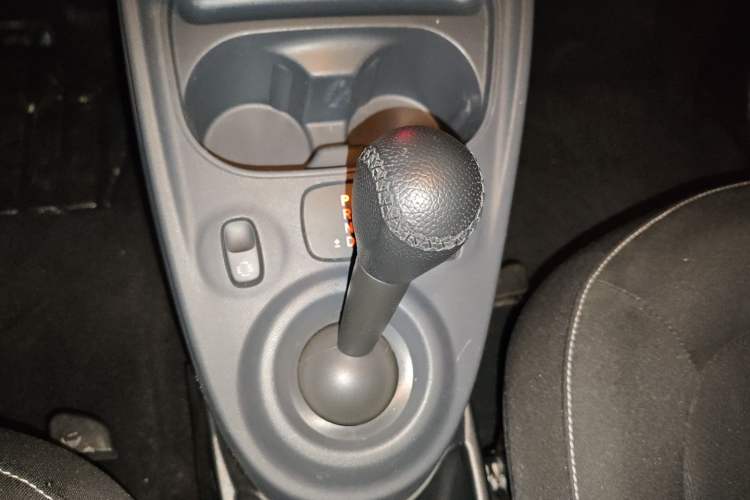 Used smart fortwo 2019 0.9T 66kW Hardtop Engine Version China VI Emission Standard Gear Lever