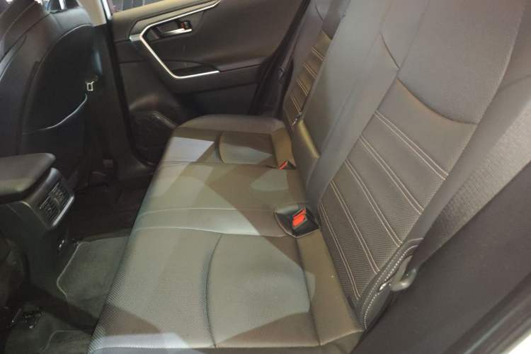 Used Toyota Wildlander 2022 Dual-Engine 2.5L E-CVT Two-Wheel Drive Prestige Edition Left Rear Seat