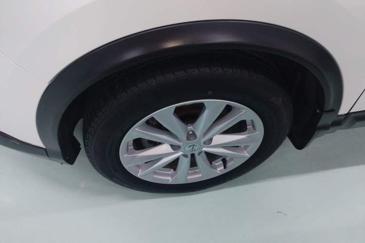 Used Nissan Qashqai 2016 2.0L CVT Elite Edition Left Front Wheel Hub
