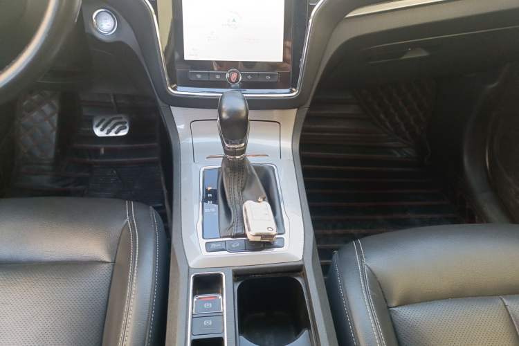 Used Roewe RX5 2016 30T Two-Wheel Drive Automatic Internet Smart Edition
