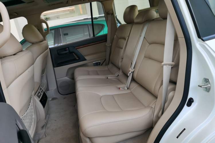 Used Toyota Land Cruiser 2015 4.6L V8 Low-Power Version Middle East Edition