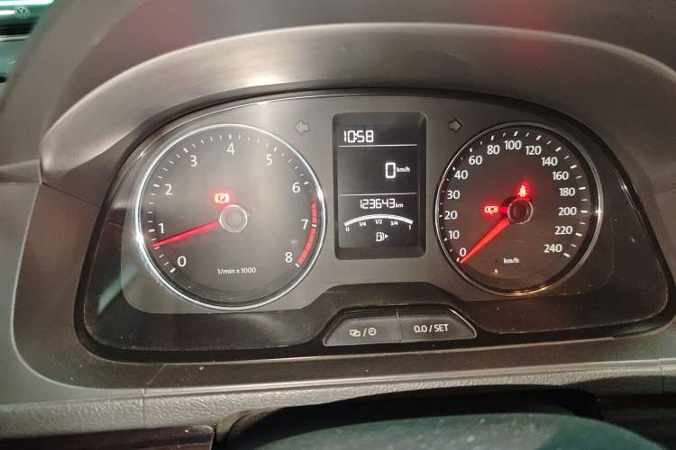 Used Volkswagen Gran Lavida 2013 1.4 TSI Manual Comfort Model Instrument Cluster
