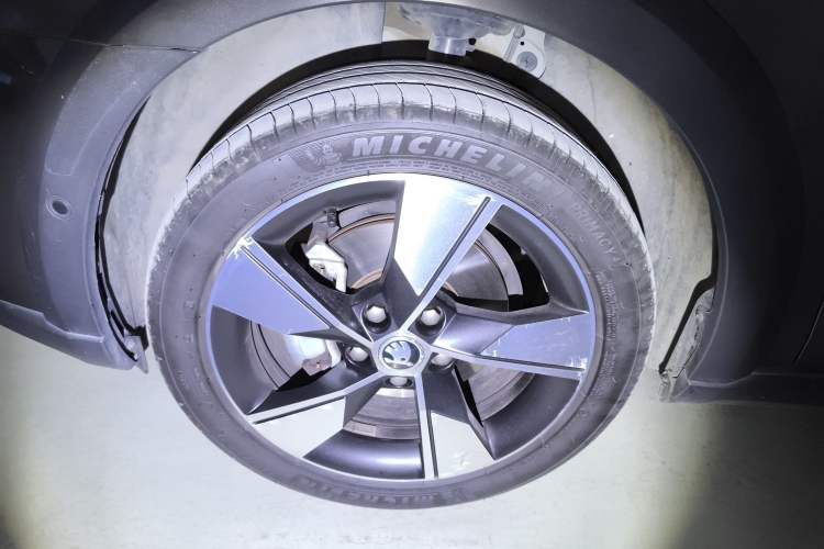 Used Skoda Octavia 2019 TSI280 DSG Flagship Wagon China VI Standard Left Front Wheel Hub