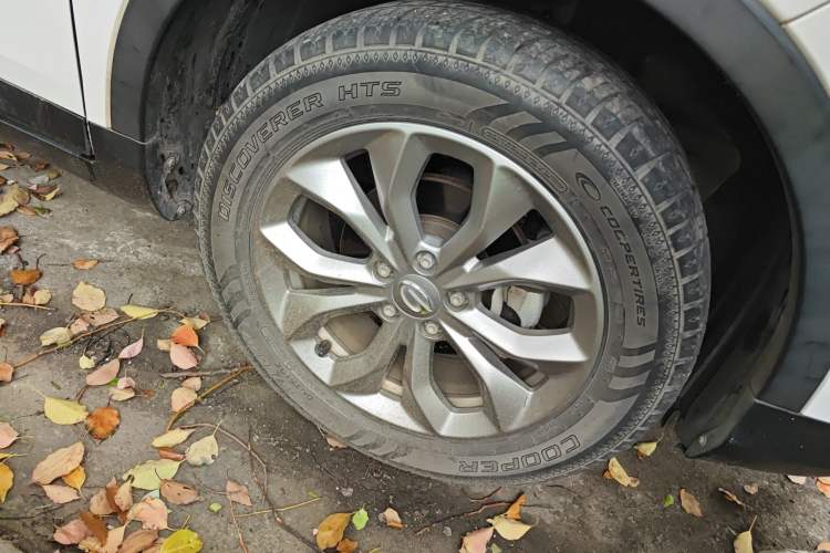 Used GAC Trumpchi GS3 2017 150N Automatic Elite Edition Right Front Wheel Hub