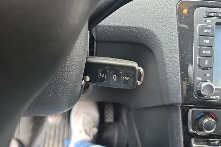 Used Volkswagen Santana 2013 1.6L Manual Comfort Edition