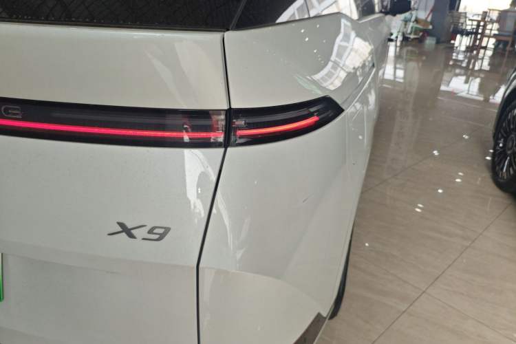 Used XPeng X9 2025 740 Ultra-Long Range Max Right Rear Taillight