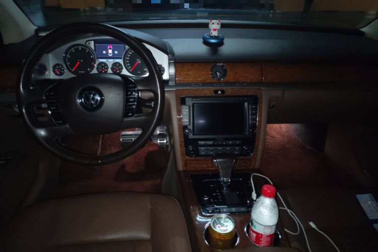 Used Volkswagen Phaeton 2014 3.0L Business Model Center Console